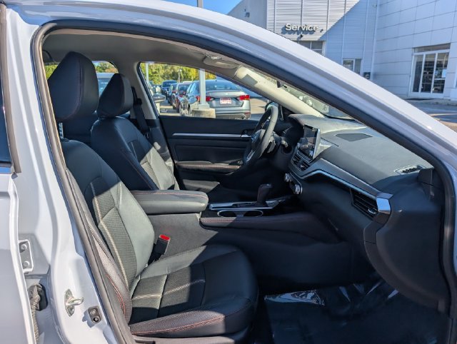 Used 2023 Nissan Altima 2.5 SR FWD image 11