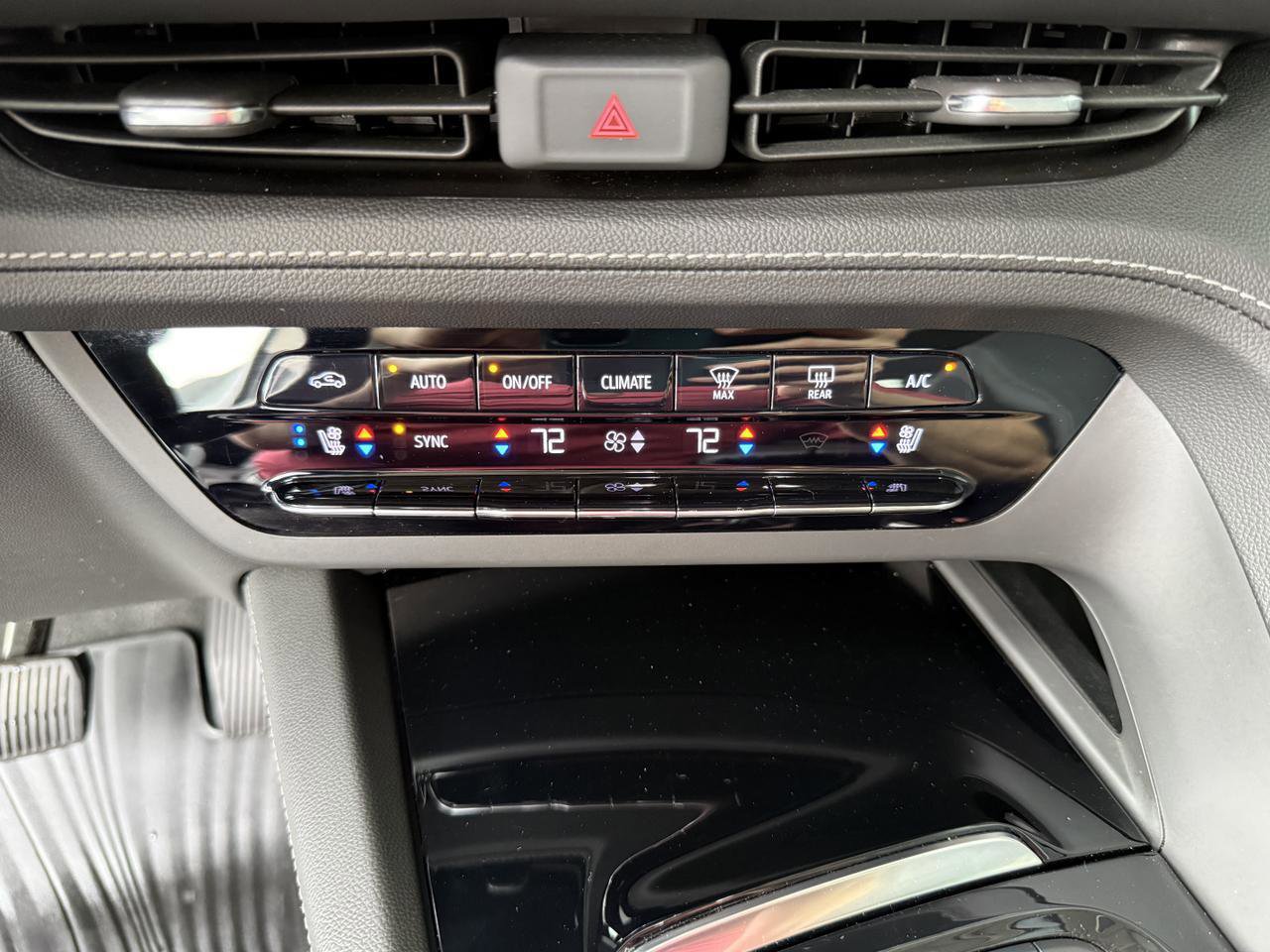 Used 2023 Buick Envision Avenir AWD/4WD image 23