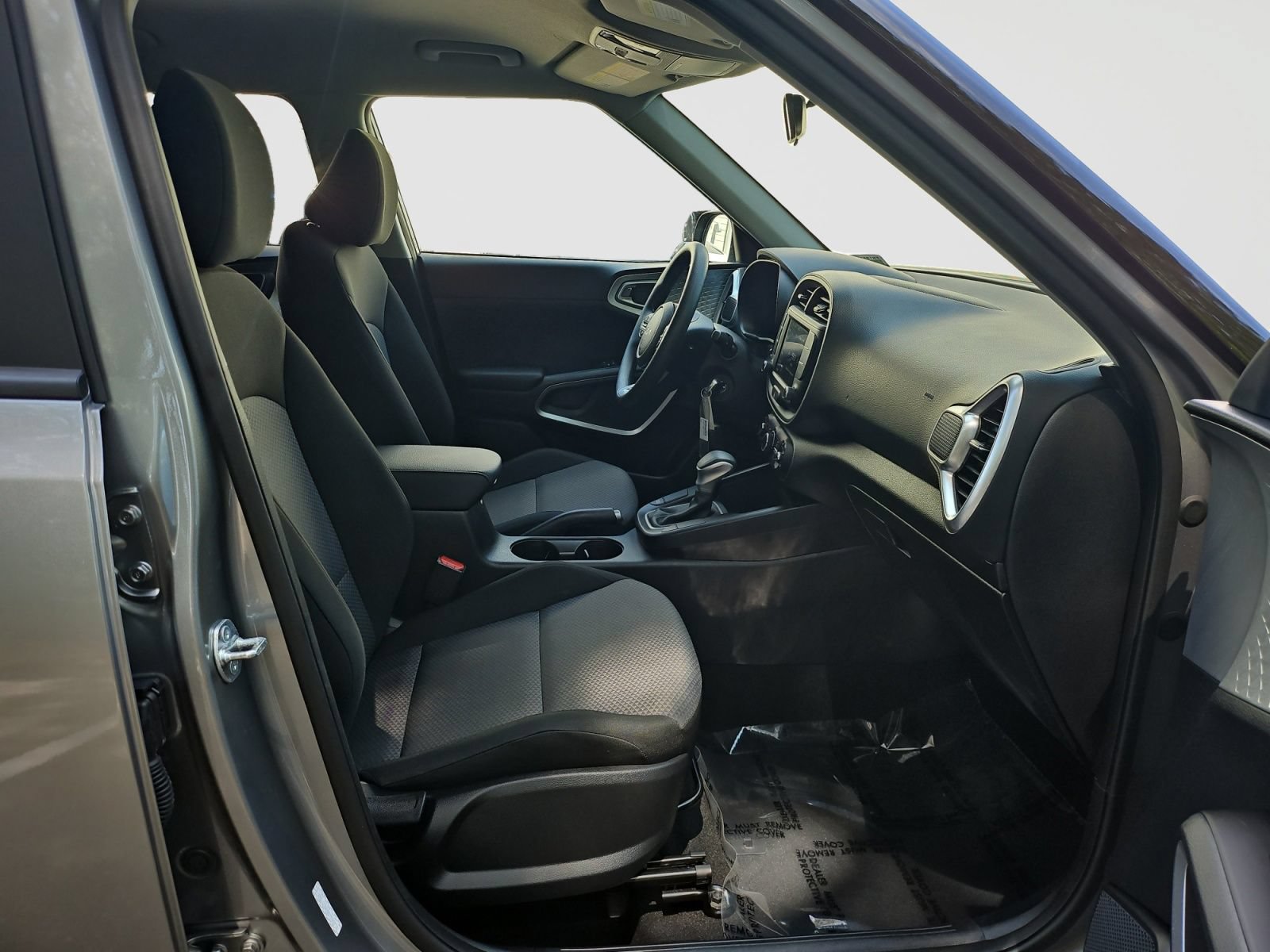 Used 2025 Kia Soul LX w/ LX Technology Package FWD image 17