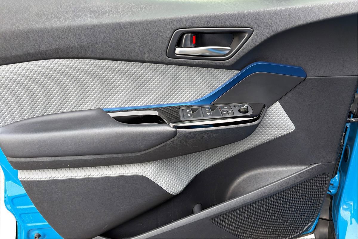 Used 2019 Toyota C-HR XLE image 18