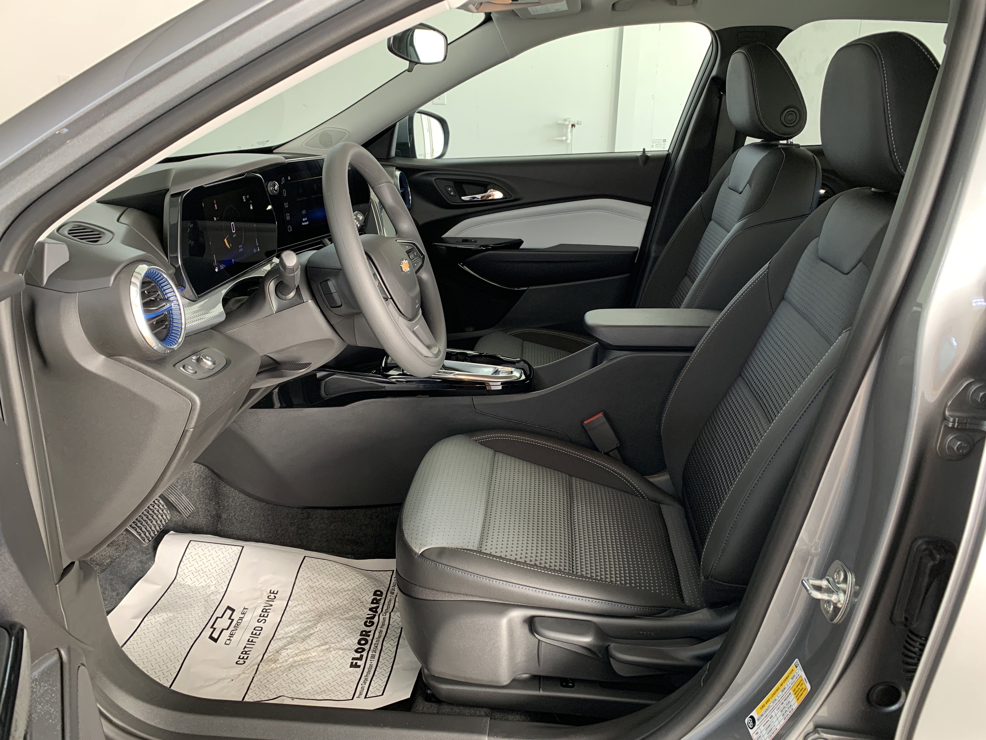 New 2026 Chevrolet Trax LT w/ Sunroof Package image 11