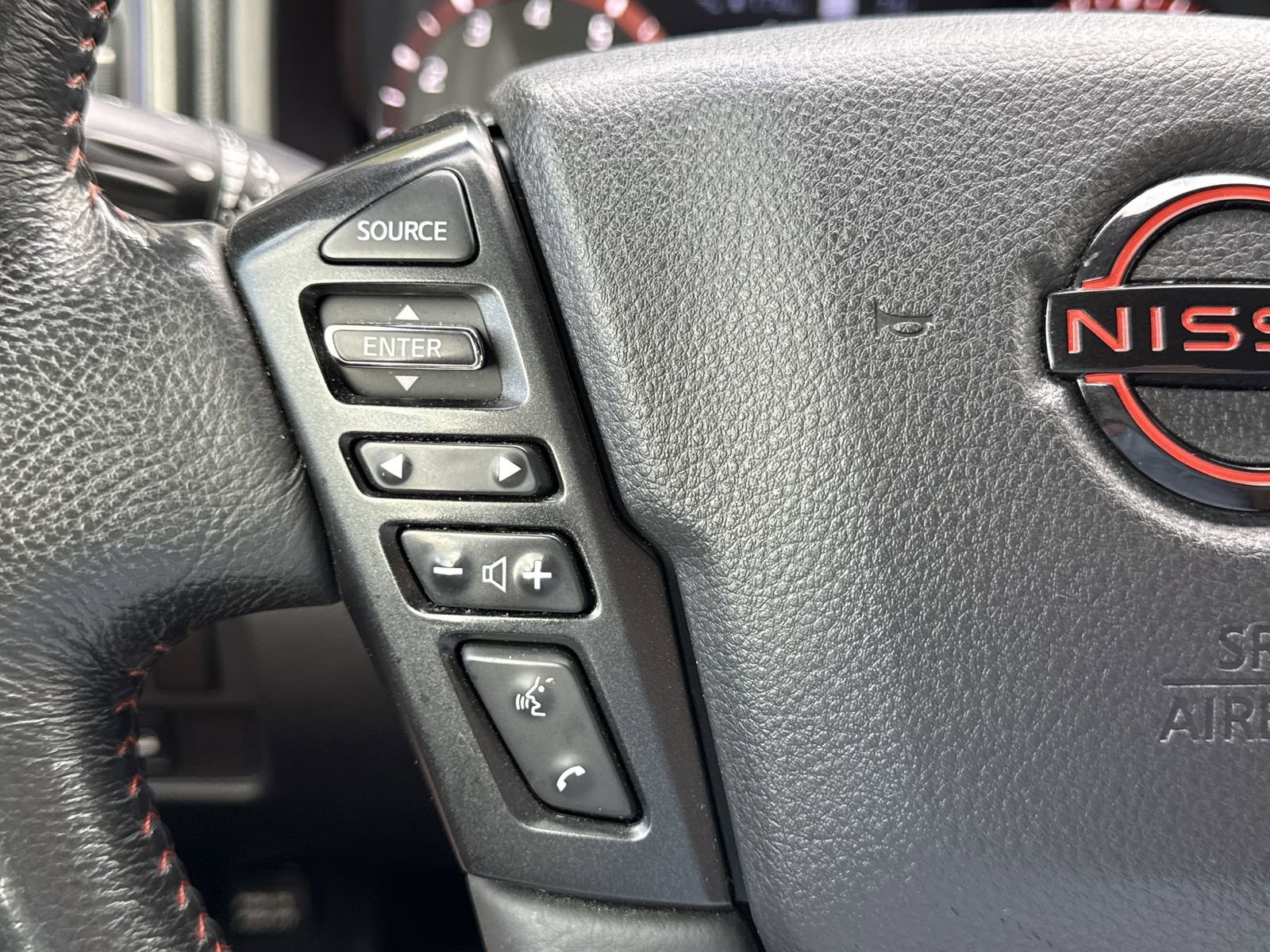 Used 2024 Nissan Titan PRO-4X AWD/4WD image 21