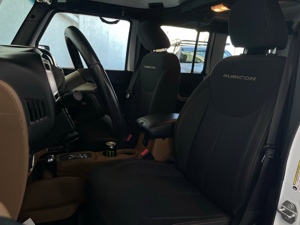 Used 2016 Jeep Wrangler Unlimited Rubicon w/ Connectivity Group image 12