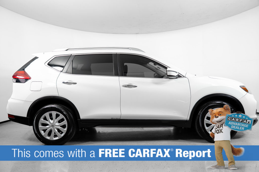 Used 2017 Nissan Rogue S w/ S Appearance Package FWD image 3