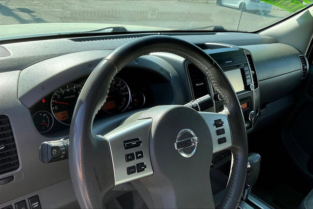 Used 2017 Nissan Frontier SL w/ Moonroof Package AWD/4WD image 9
