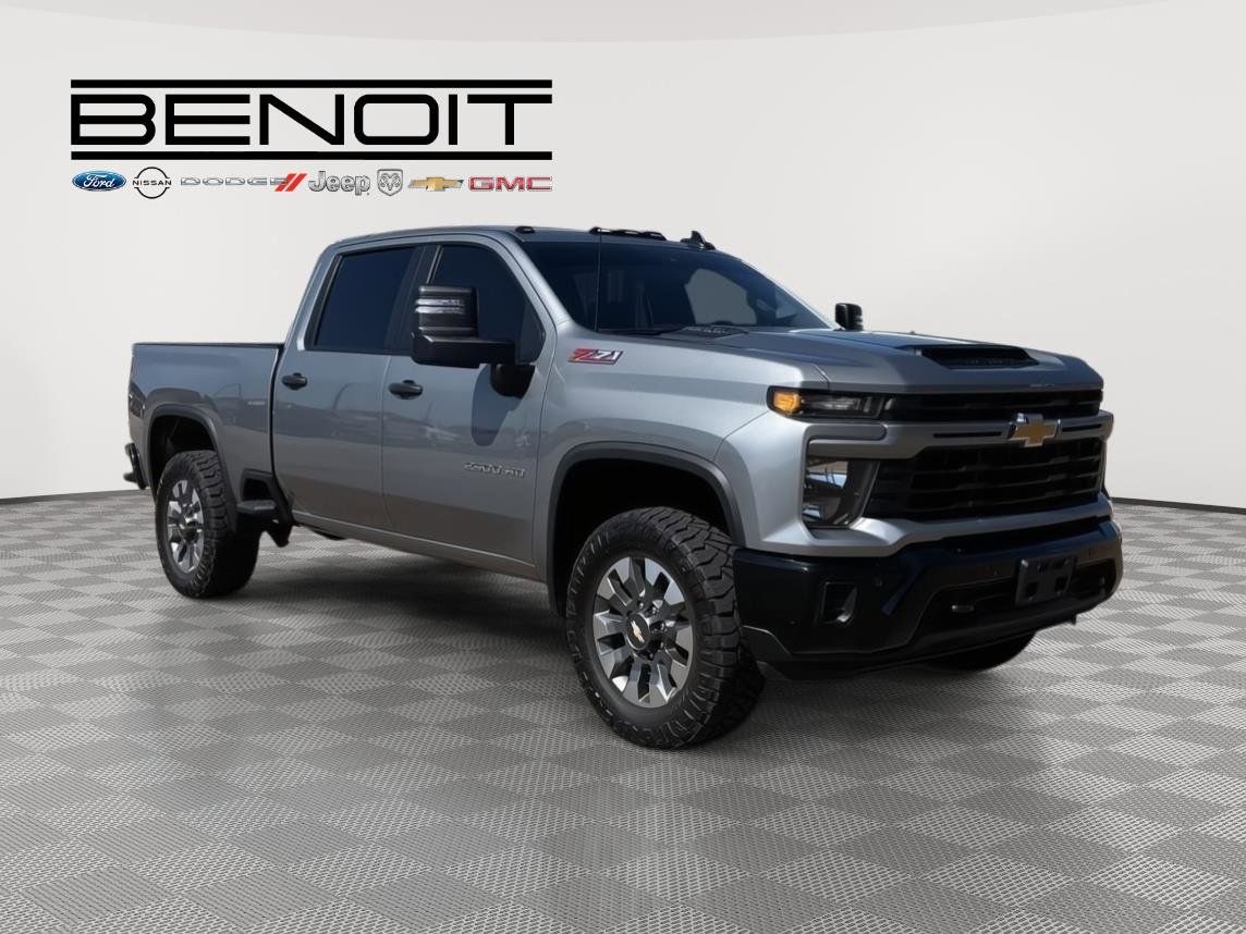 Used 2025 Chevrolet Silverado 2500 Custom w/ Custom Value Package image 3