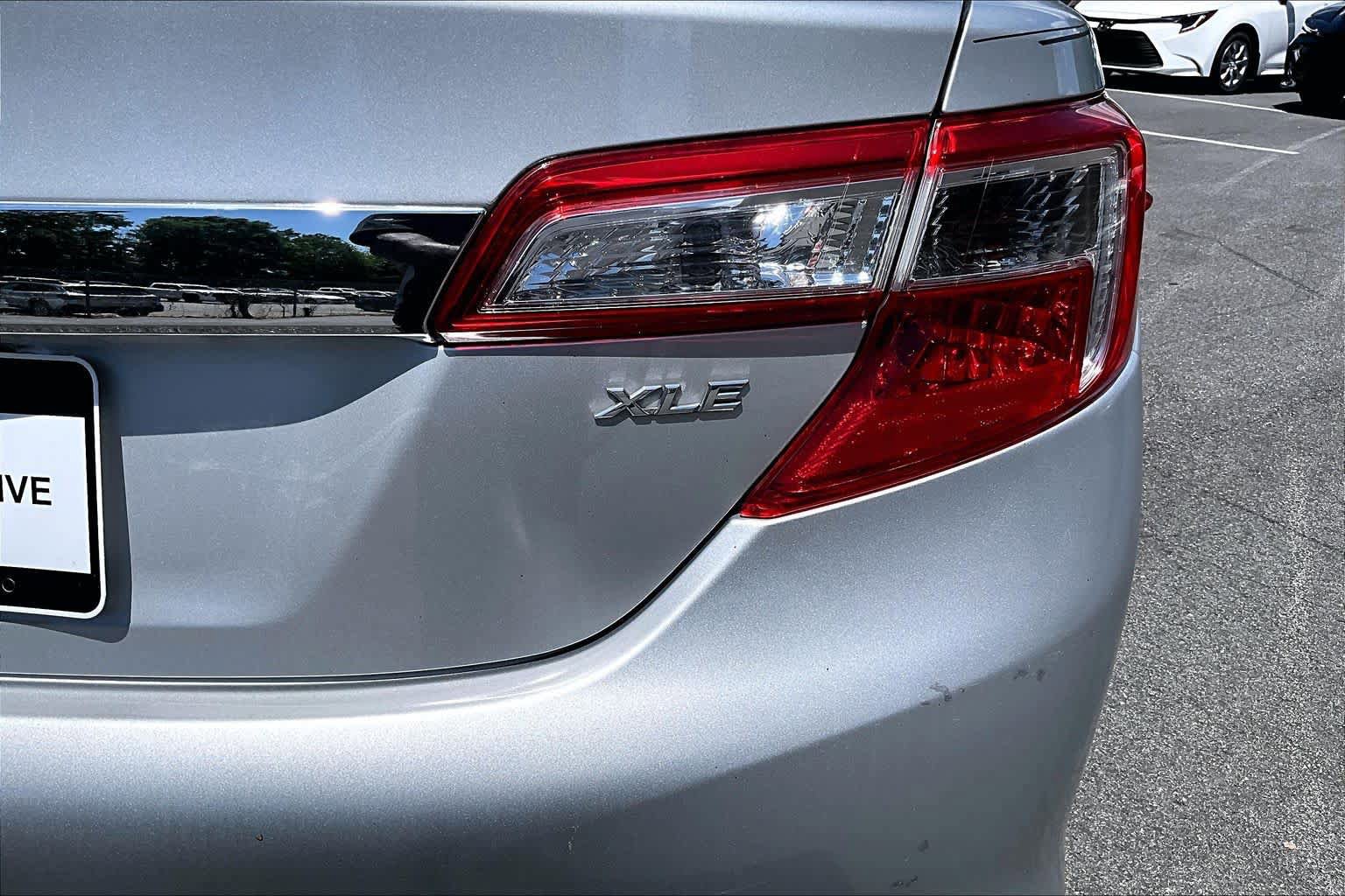 Used 2012 Toyota Camry XLE w/ Leather Pkg FWD image 10
