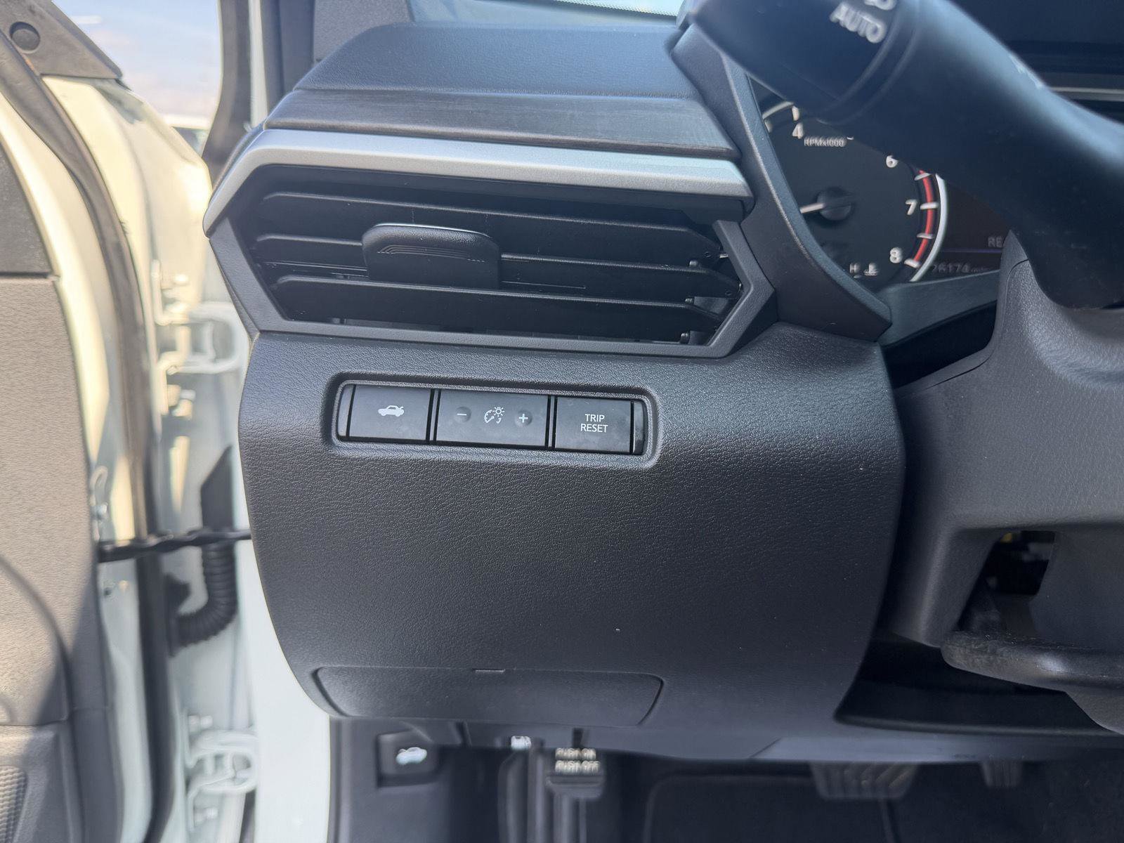 Used 2025 Nissan Altima 2.5 SV image 15