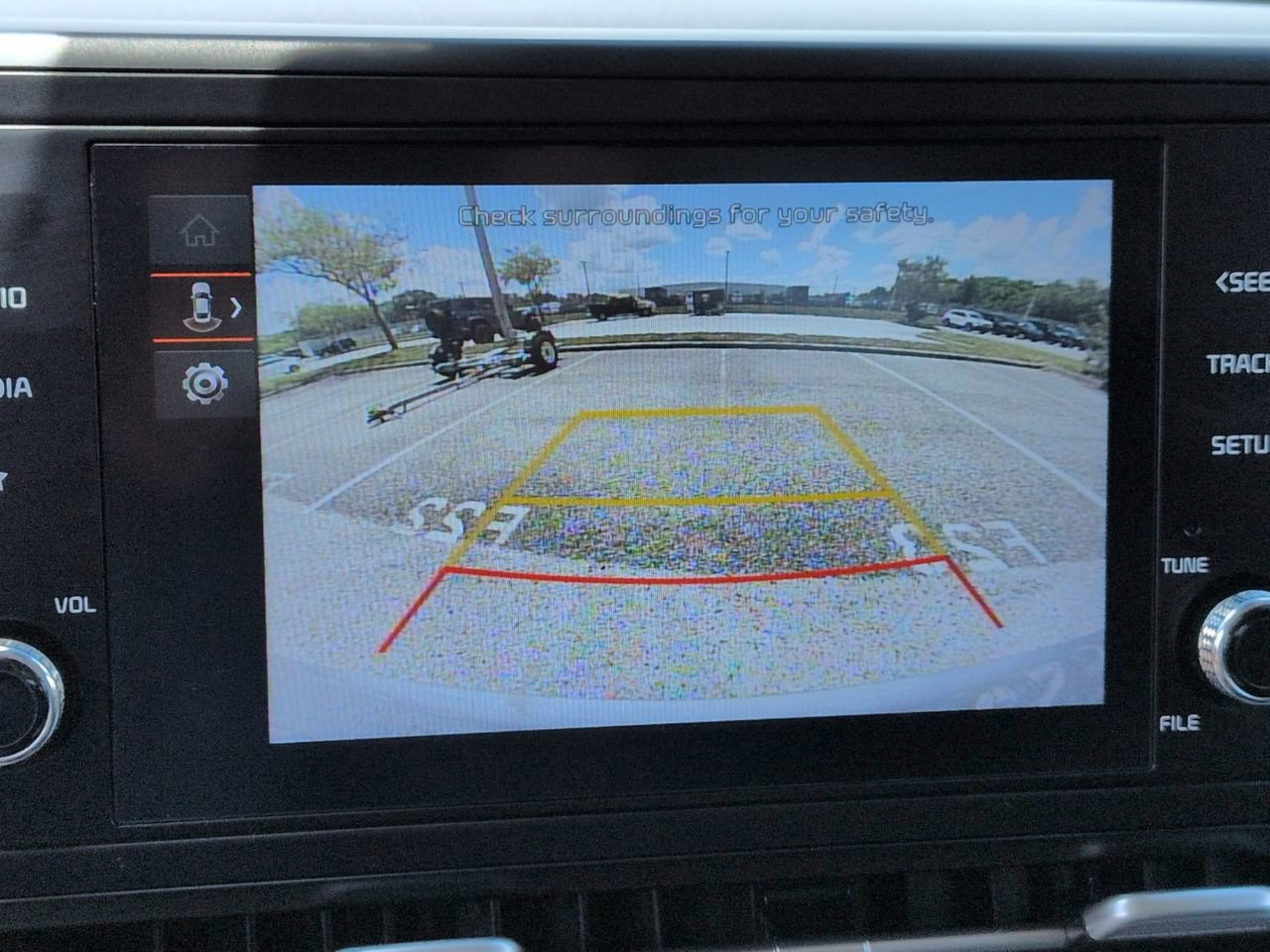 Used 2023 Kia Carnival LX FWD image 26
