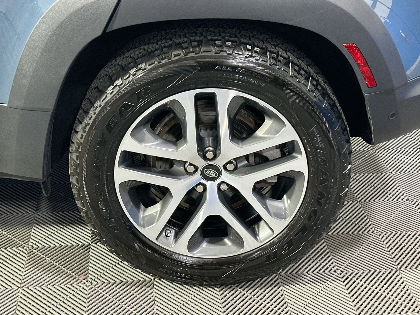 Used 2020 Land Rover Defender 110 HSE image 13