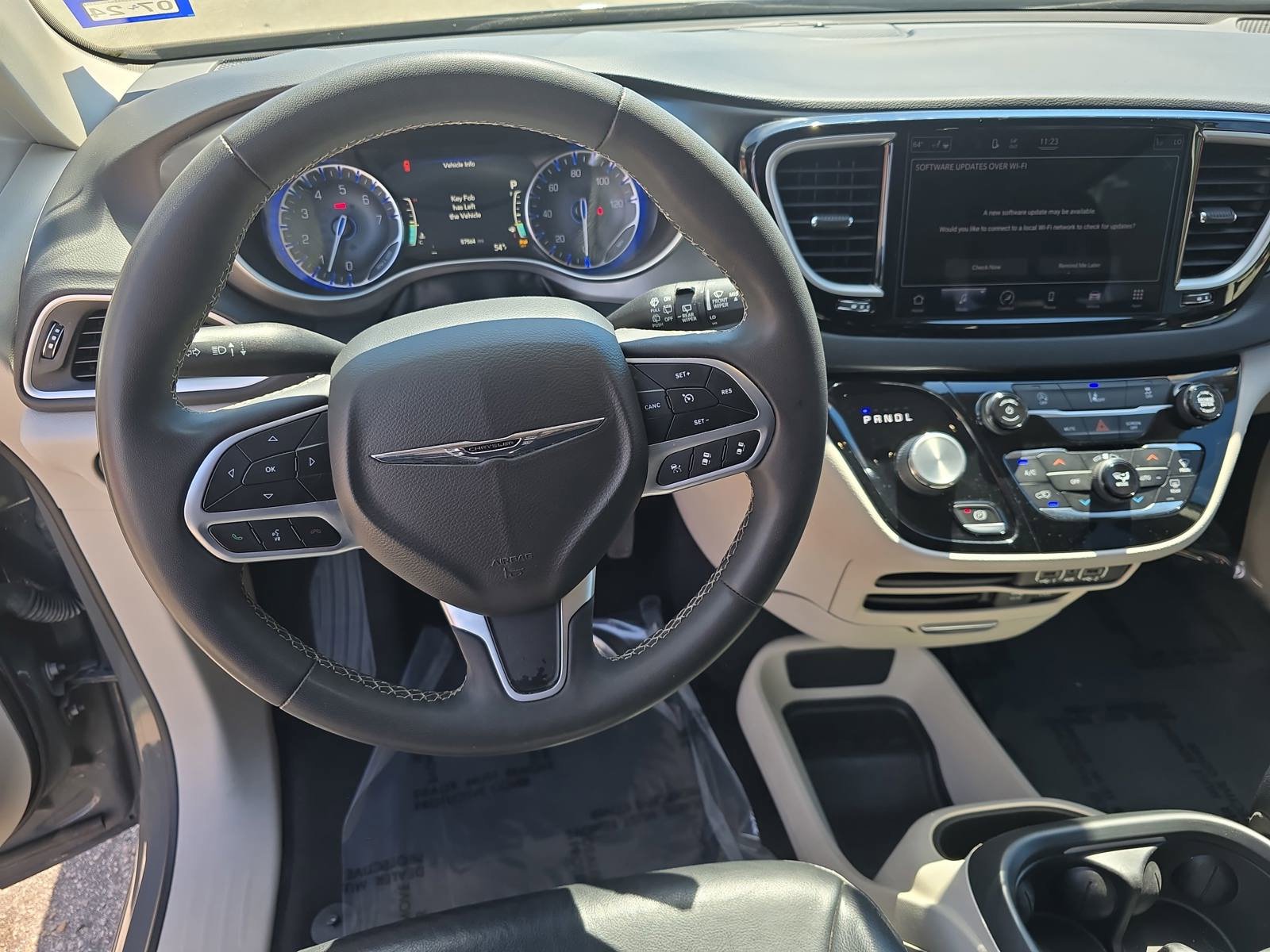 Used 2022 Chrysler Pacifica Touring-L FWD image 18