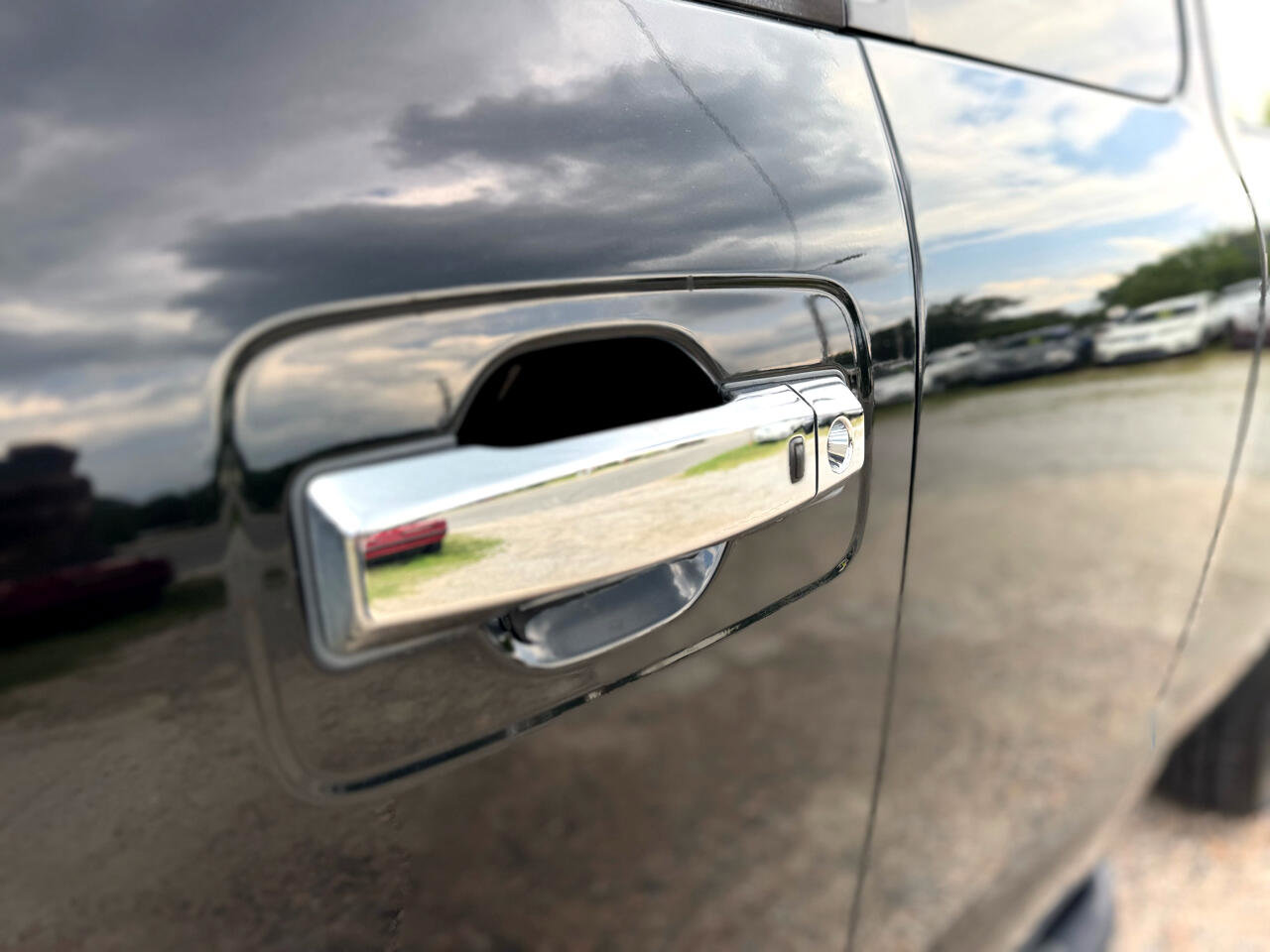 Used 2018 Nissan Titan SV w/ SV Convenience Package image 14