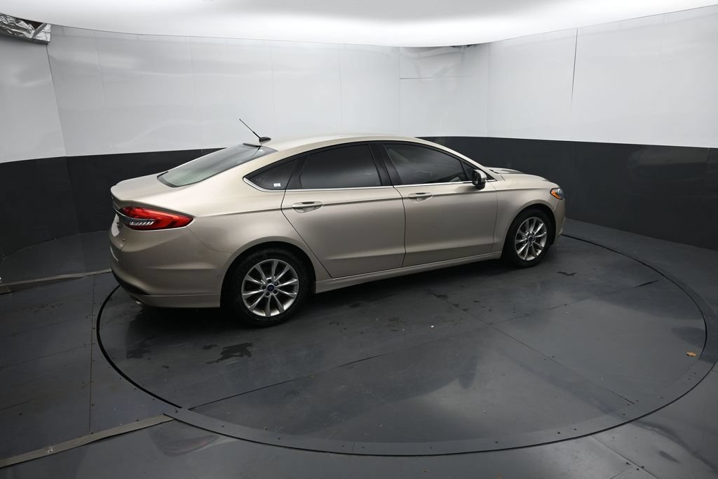 Used 2017 Ford Fusion SE FWD image 11