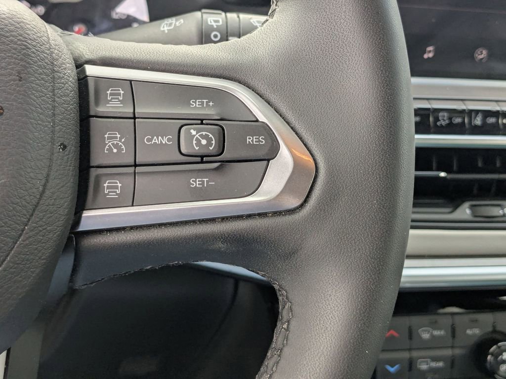 Used 2025 Jeep Compass Limited image 18