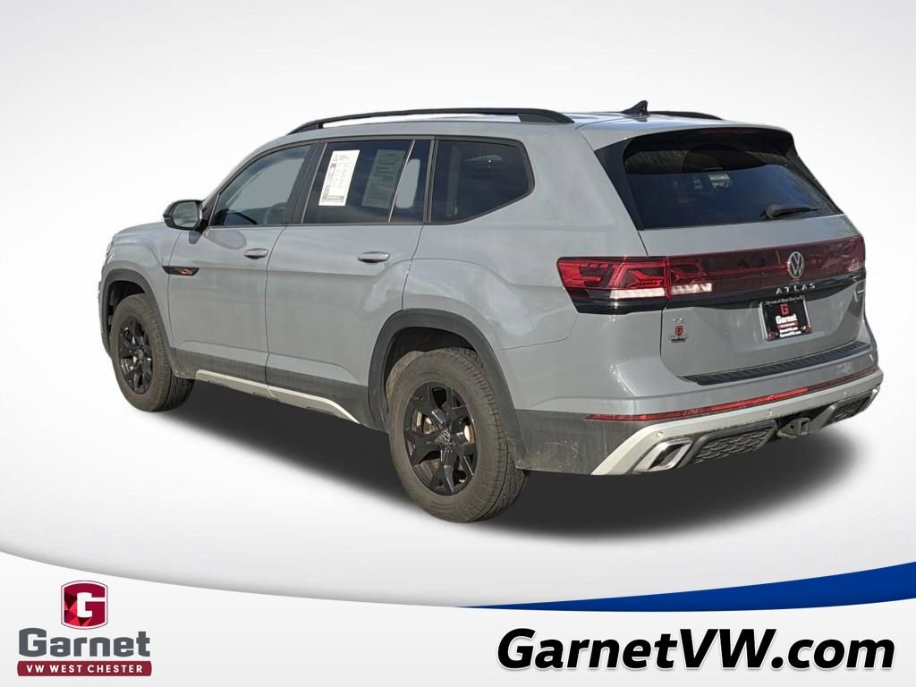 Used 2024 Volkswagen Atlas Peak Edition SE image 3