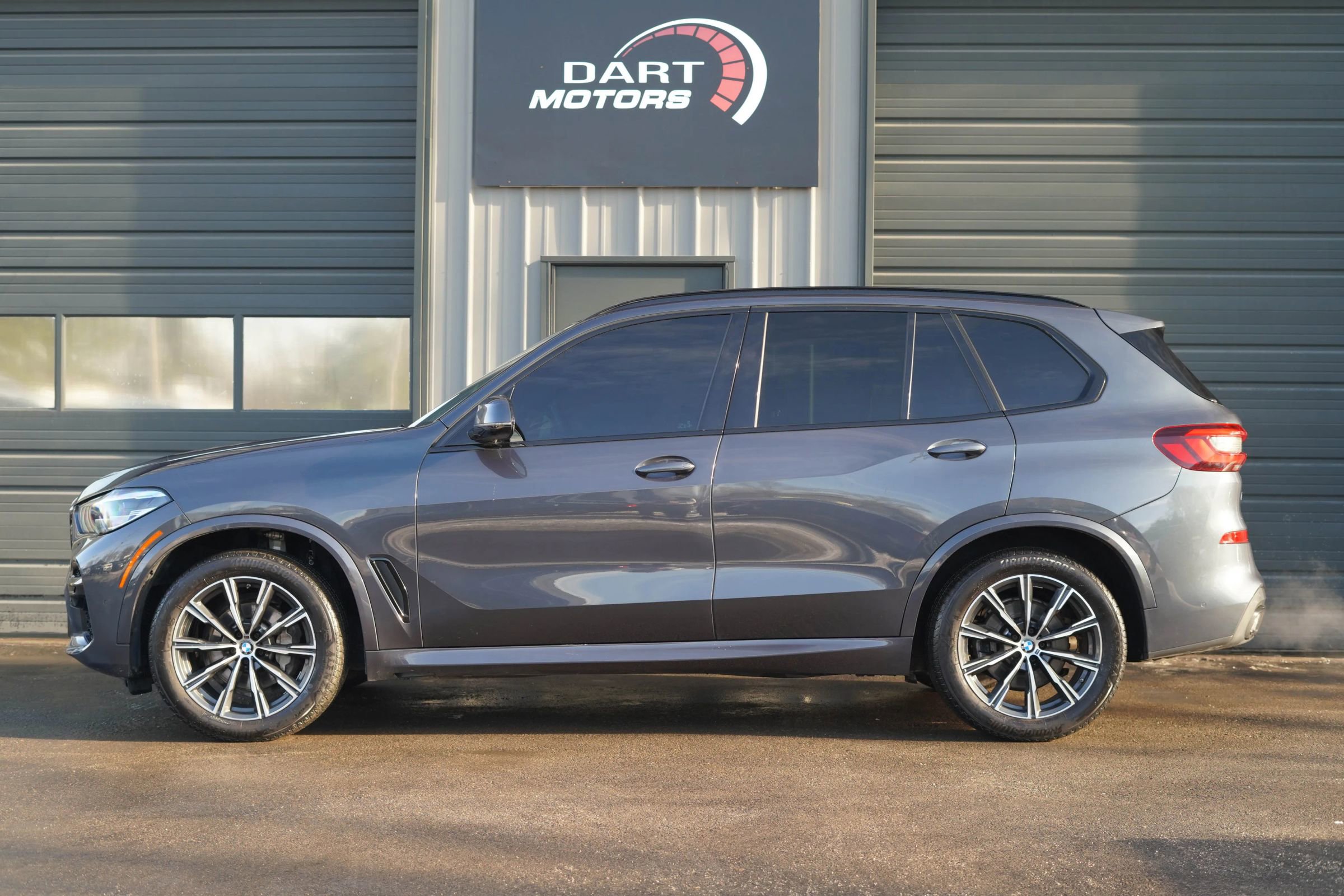 Used 2022 BMW X5 xDrive40i w/ M Sport Package AWD/4WD image 3