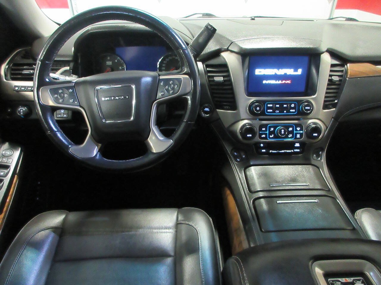 Used 2020 GMC Yukon XL Denali w/ Denali Premium Package AWD/4WD image 19