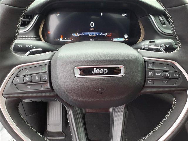 New 2025 Jeep Grand Cherokee Altitude image 14