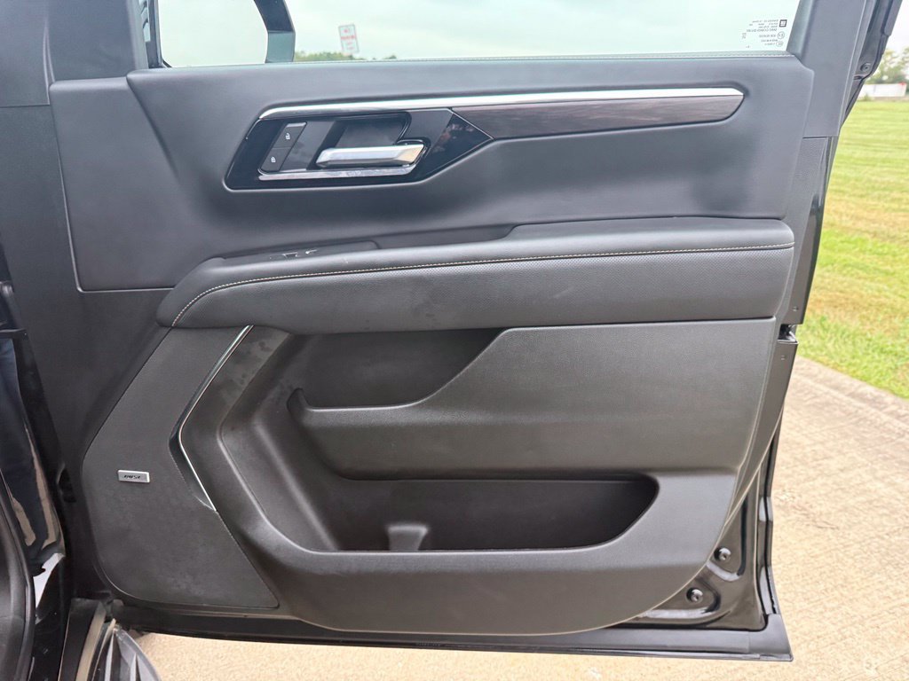 Used 2026 Chevrolet Suburban Premier AWD/4WD image 22