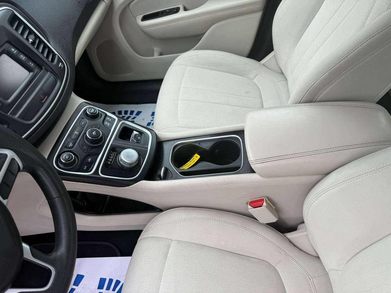 Used 2015 Chrysler 200 Limited image 33
