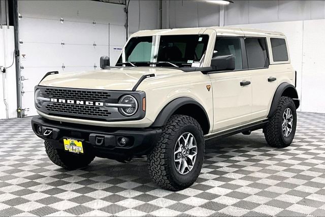 Used 2025 Ford Bronco Badlands image 11