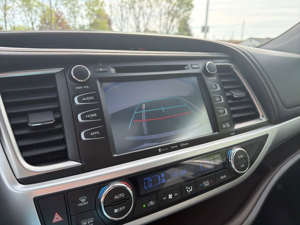 Used 2019 Toyota Highlander XLE AWD/4WD image 30