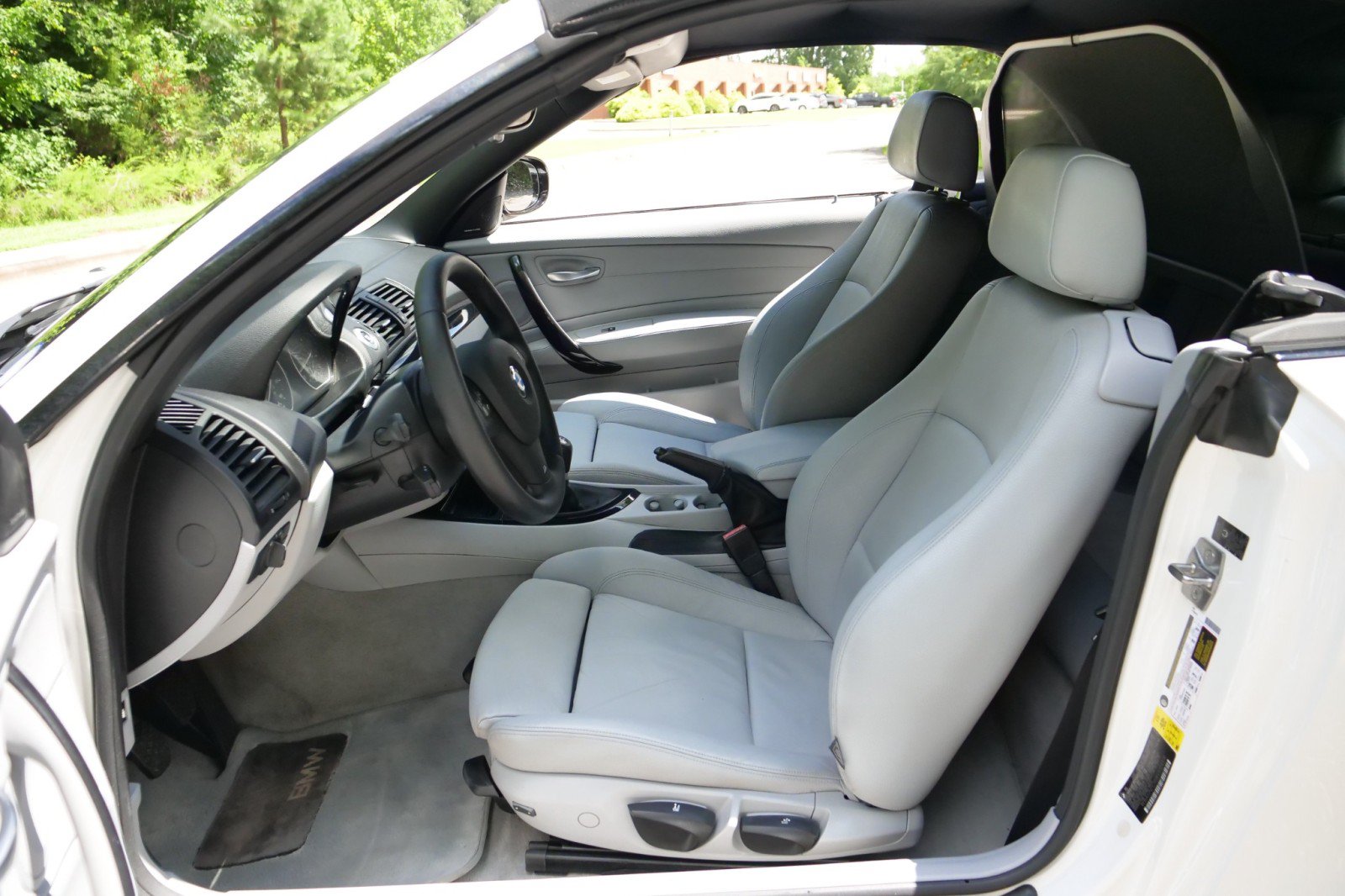 Used 2011 BMW 135i Convertible RWD image 24