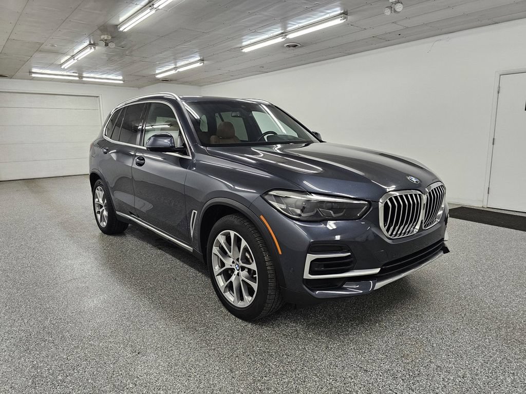 Used 2022 BMW X5 xDrive40i AWD/4WD image 3