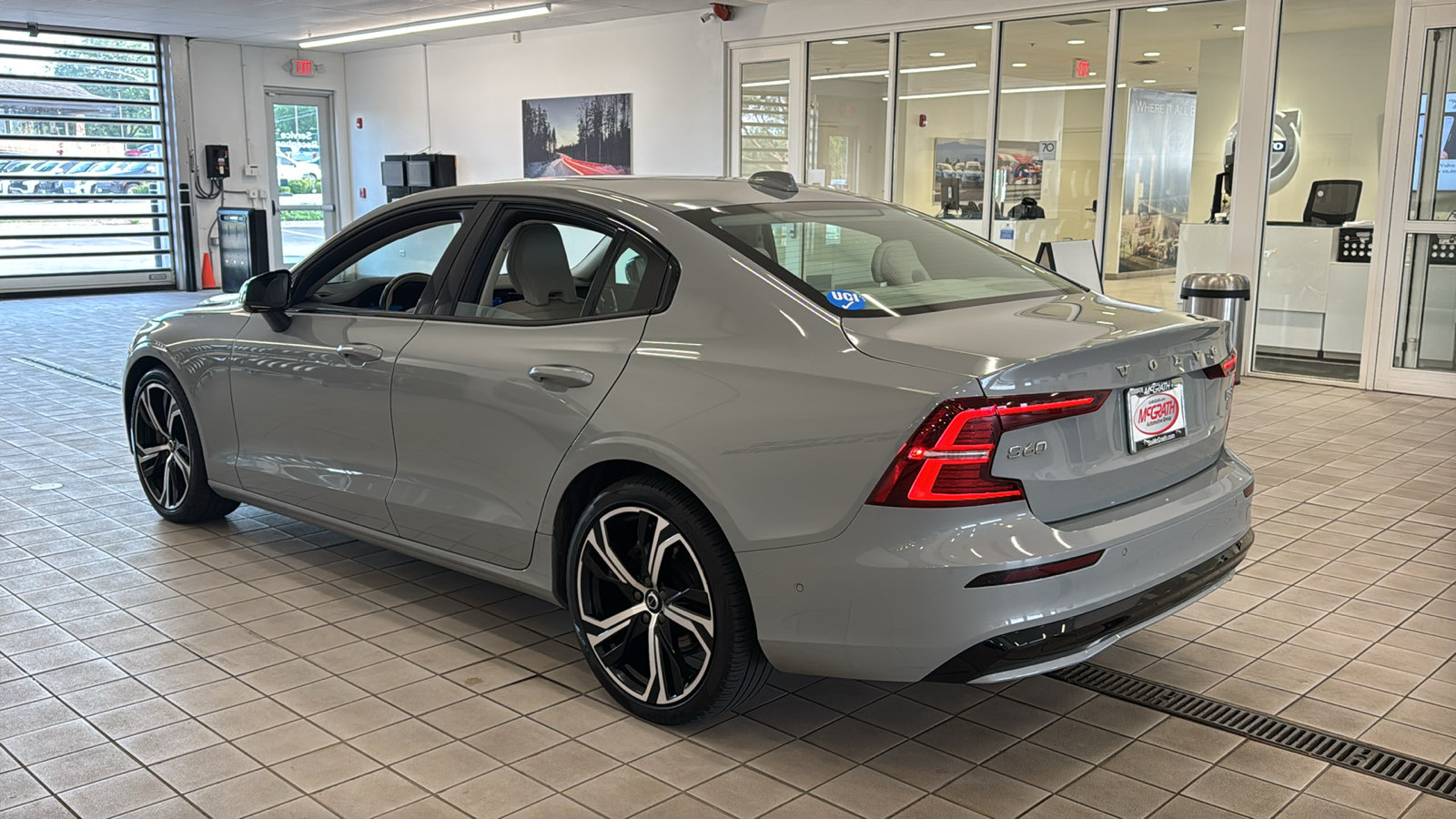 Used 2024 Volvo S60 B5 Plus w/ Climate Package AWD/4WD image 7