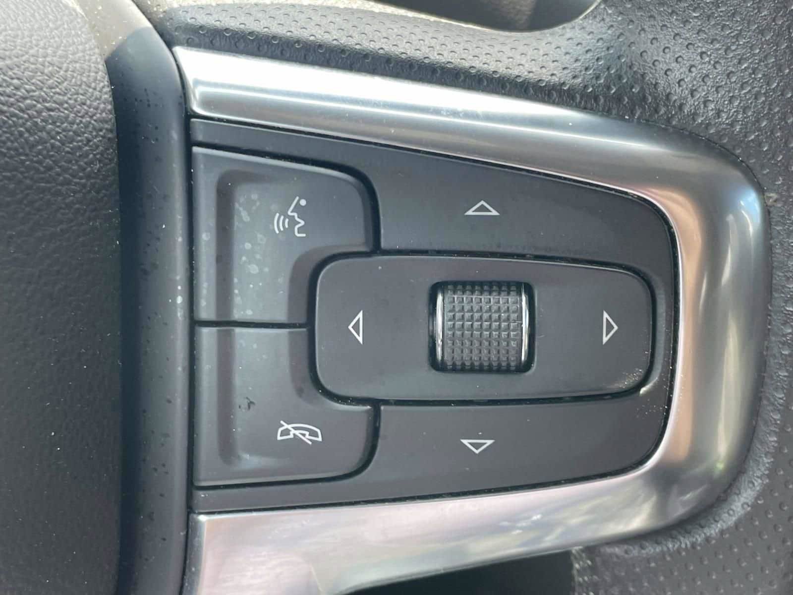 Used 2025 Chevrolet Blazer LT FWD image 21