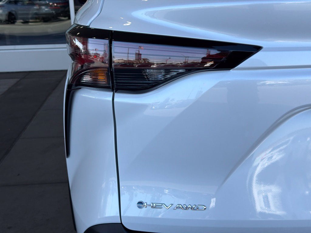 New 2026 Toyota Sienna XLE AWD/4WD image 10