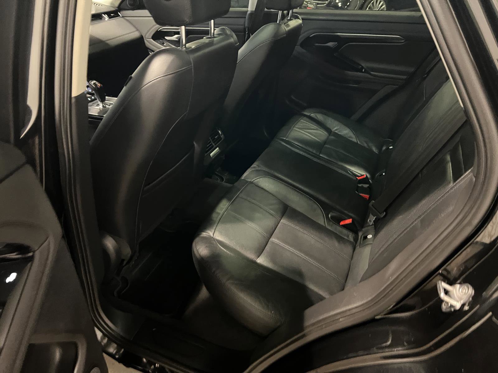 Used 2020 Land Rover Range Rover Evoque SE image 29