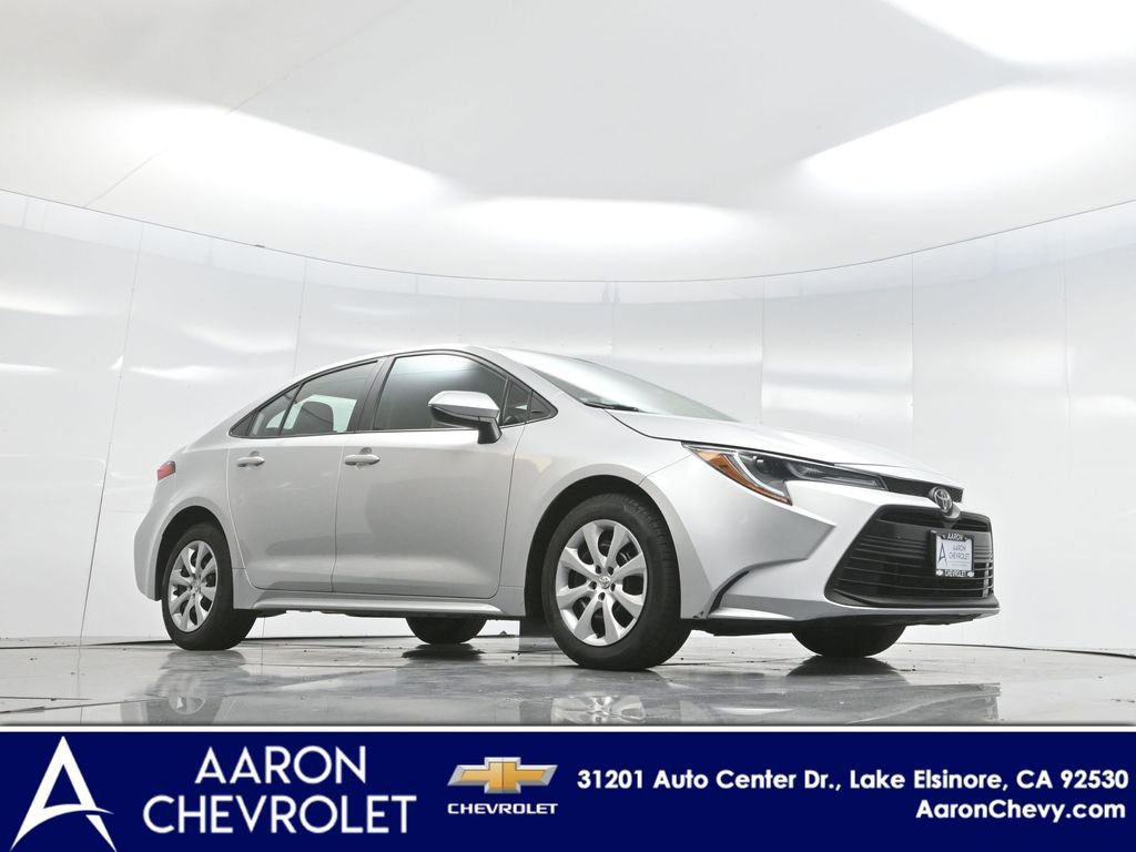 Used 2023 Toyota Corolla LE image 2