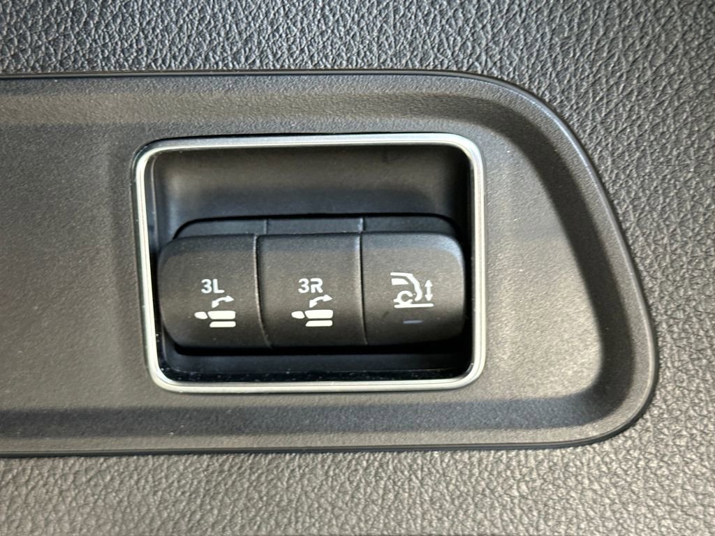 Certified 2025 Mercedes-Benz GLS 63 AMG 4MATIC image 38