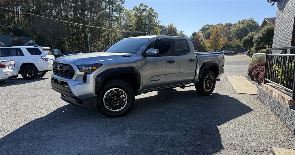 Used 2025 Toyota Tacoma TRD Off-Road image 1