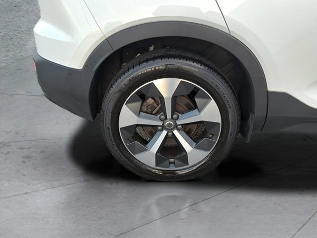 Used 2023 Volvo XC40 B4 Ultimate FWD image 31