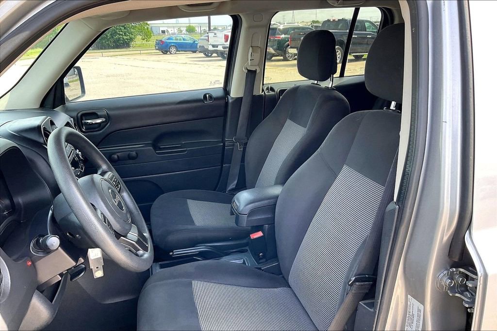 Used 2016 Jeep Patriot Sport FWD image 17