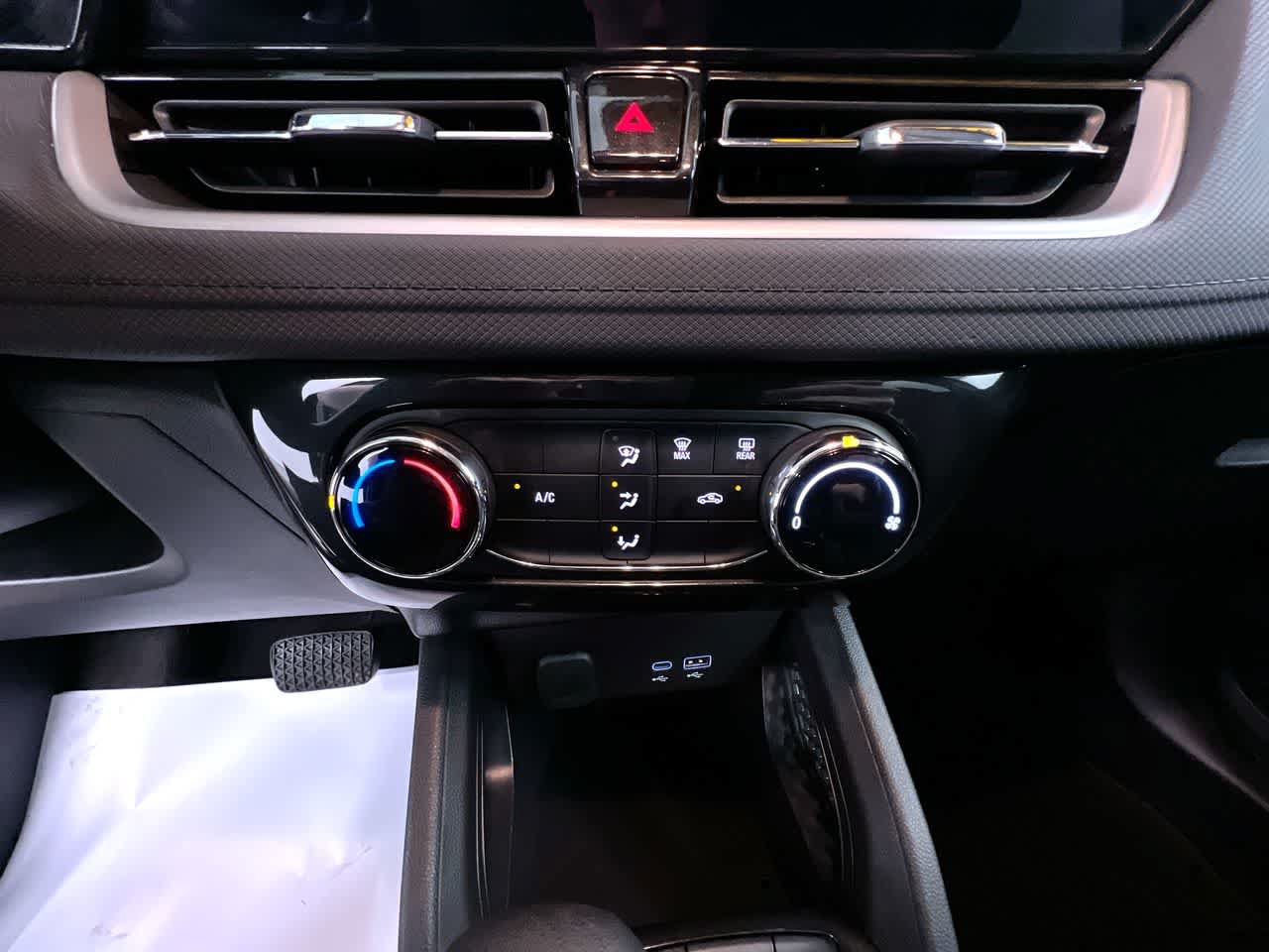 Used 2025 Chevrolet TrailBlazer LT FWD image 27