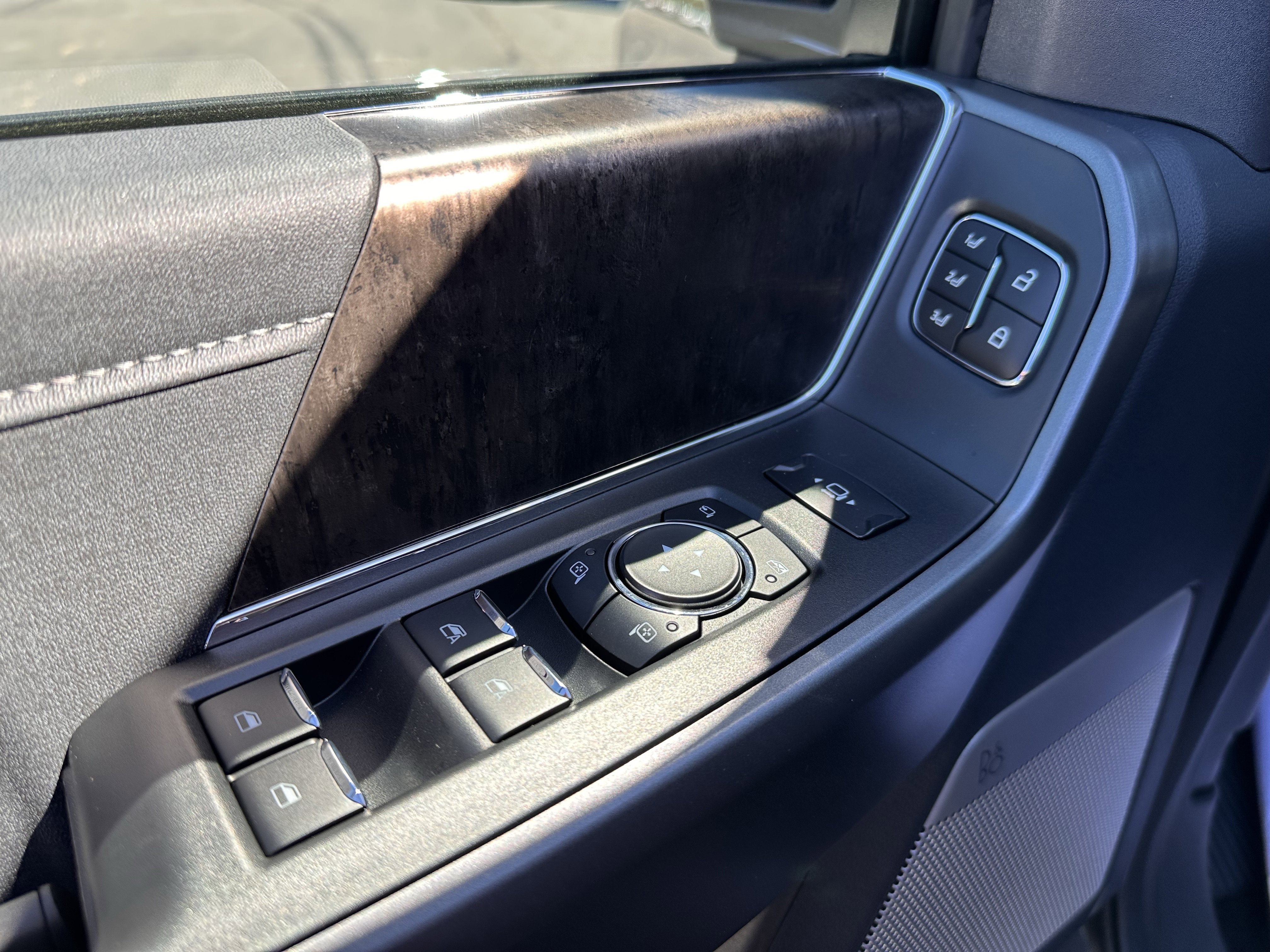 New 2026 Ford F250 Lariat w/ Black Appearance Package image 18