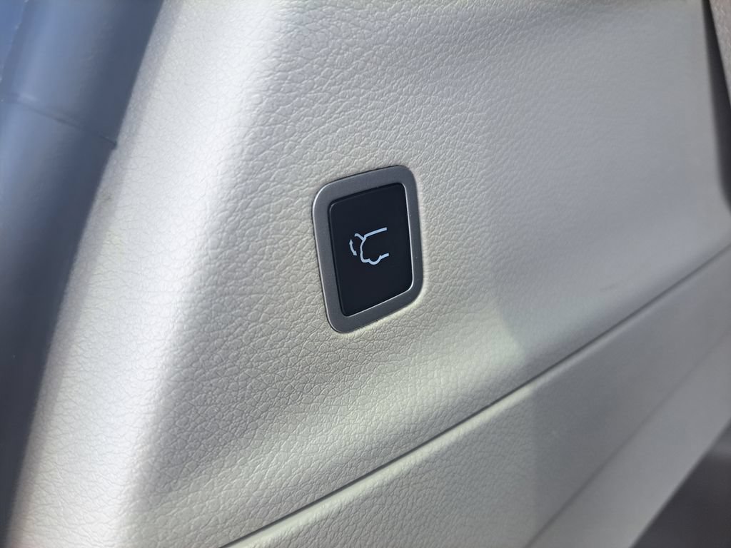 Certified 2023 Chrysler Voyager LX FWD image 30