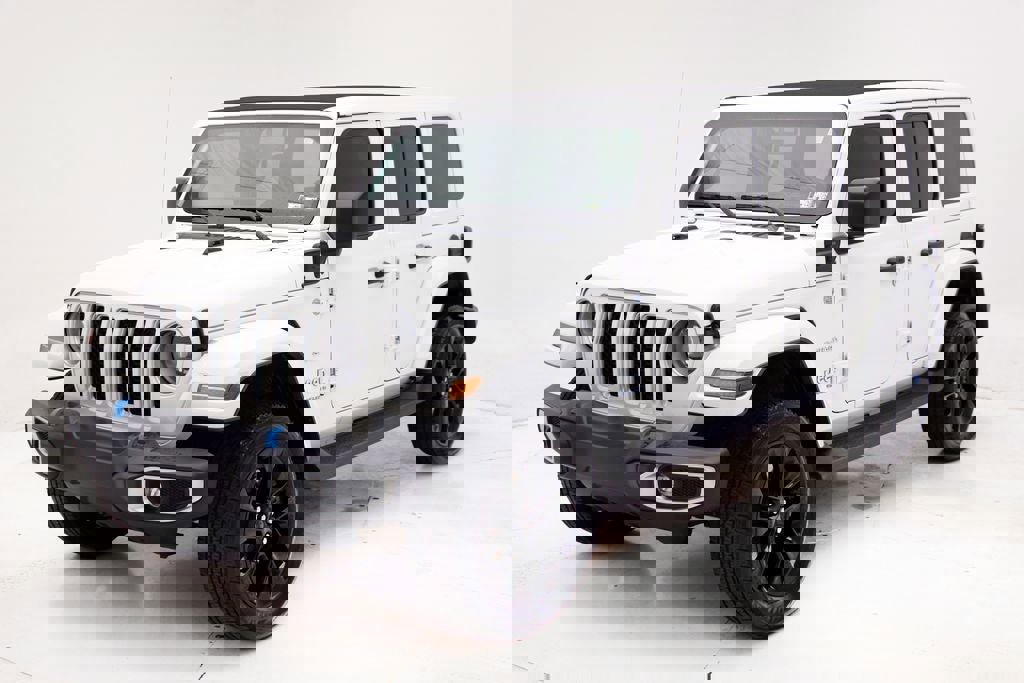 Used 2023 Jeep Wrangler Unlimited Sahara image 2