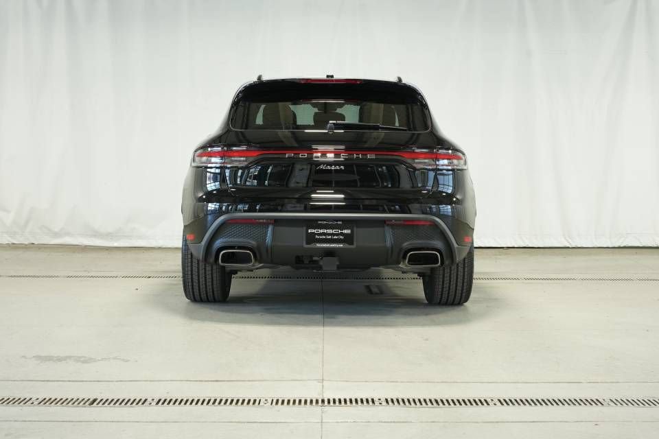 Certified 2026 Porsche Macan AWD/4WD image 6