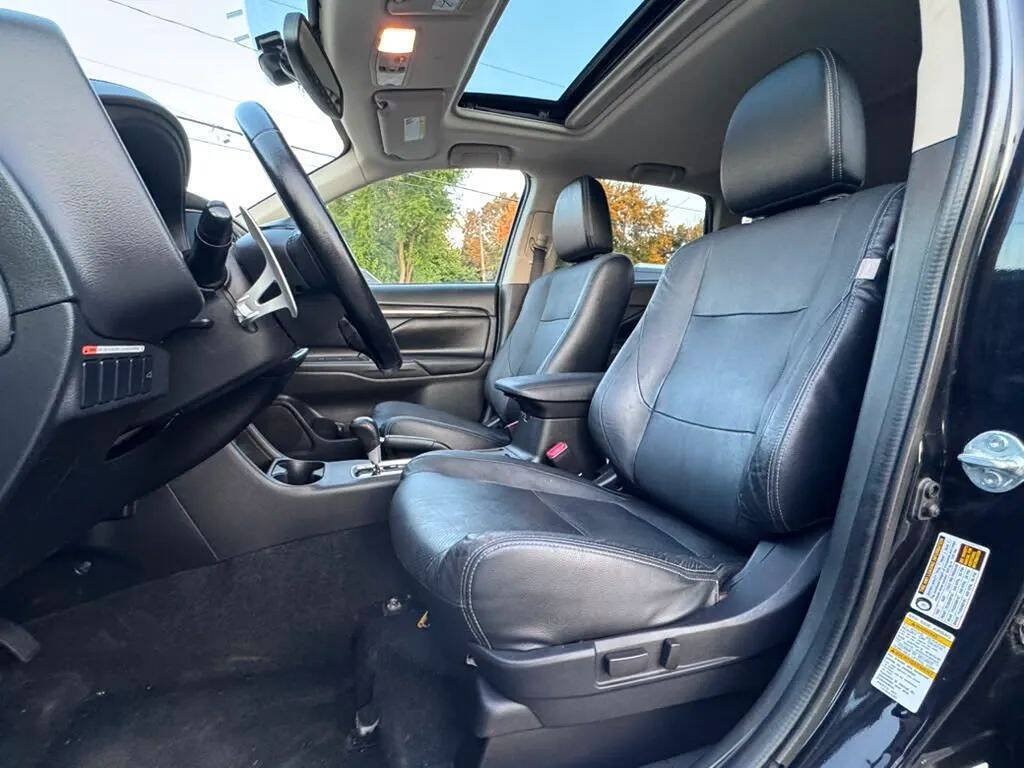 Used 2016 Mitsubishi Outlander GT AWD/4WD image 15