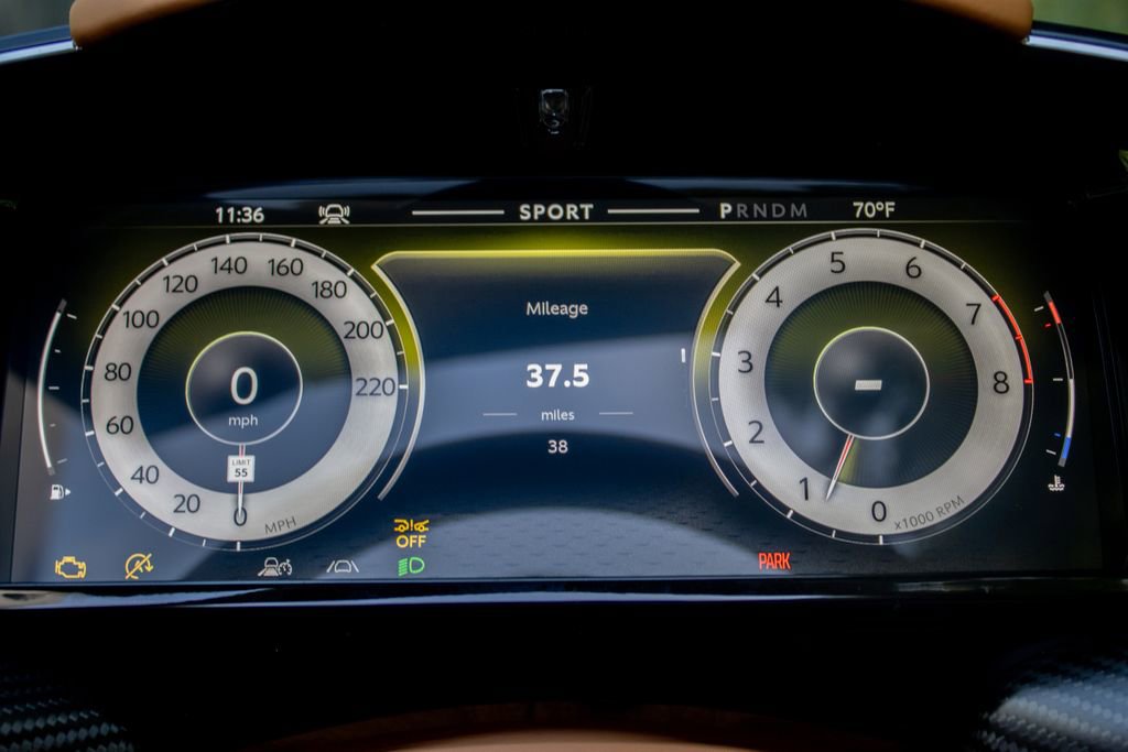 Used 2026 Aston Martin V8 Vantage Coupe image 6