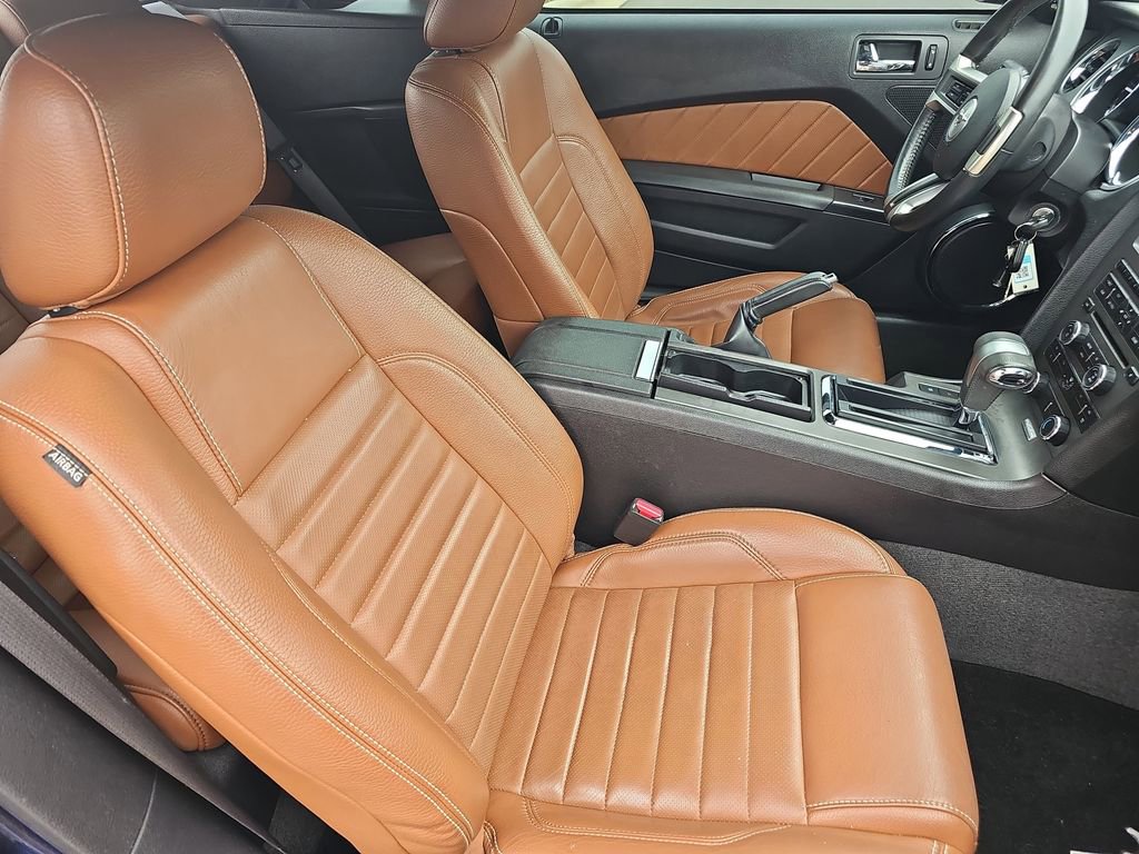 Used 2010 Ford Mustang Convertible image 12
