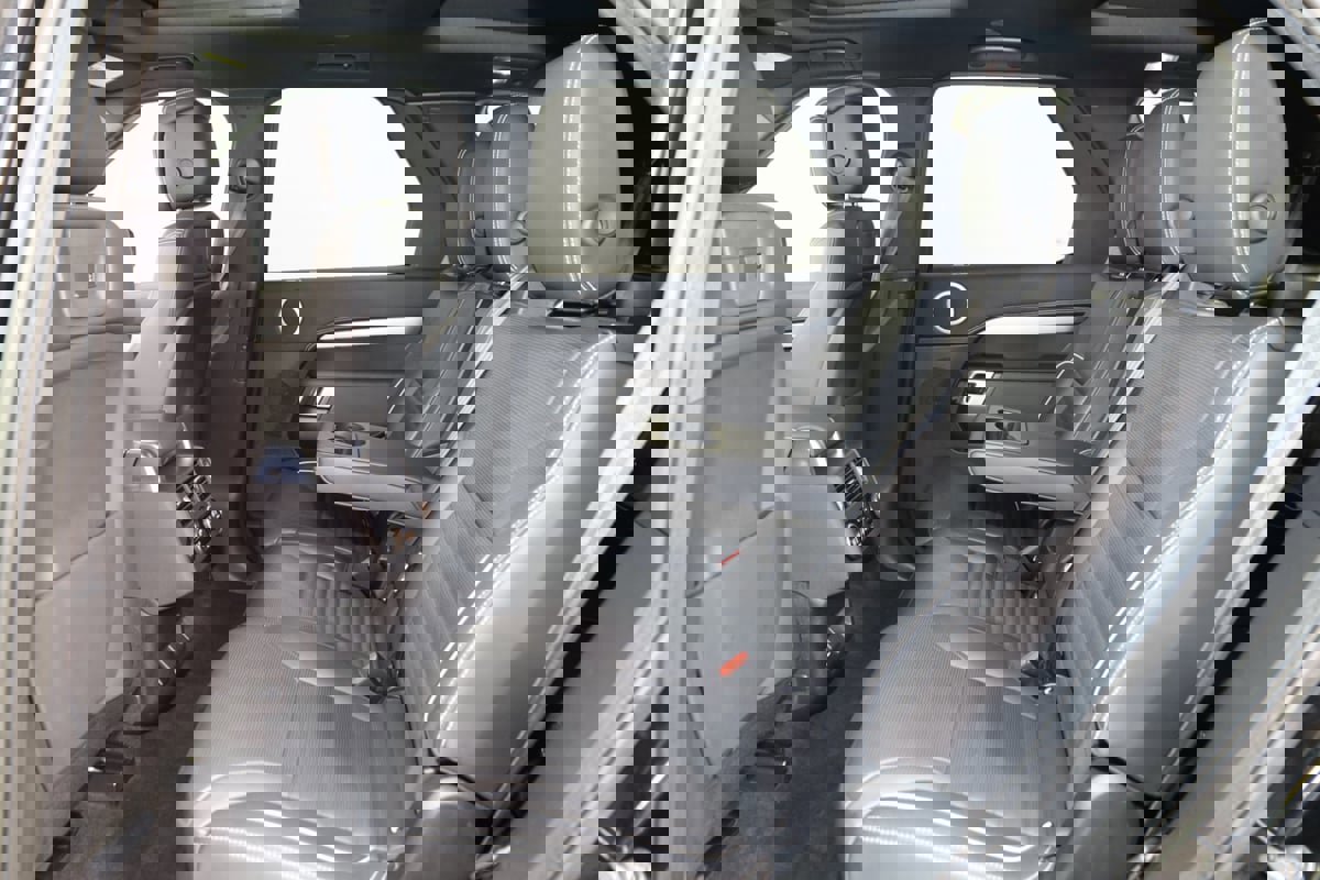 Used 2023 Land Rover Discovery S R-Dynamic image 52