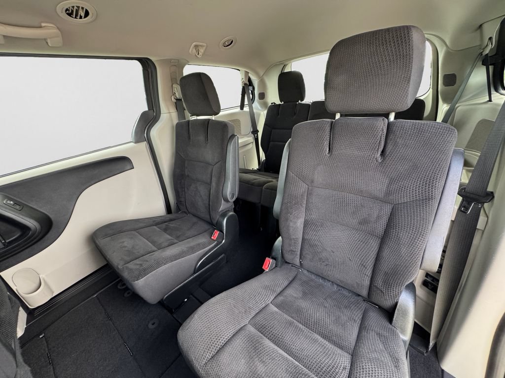 Used 2018 Dodge Grand Caravan SE w/ UConnect Hands-Free Group FWD image 12