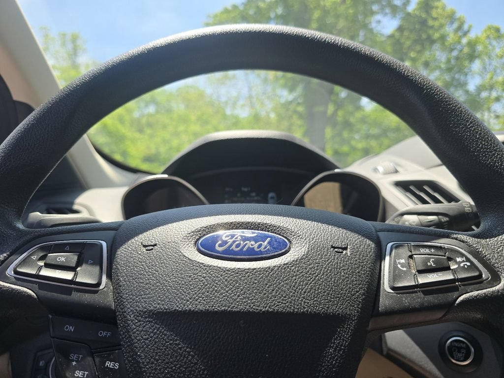 Used 2019 Ford Escape SE FWD image 25