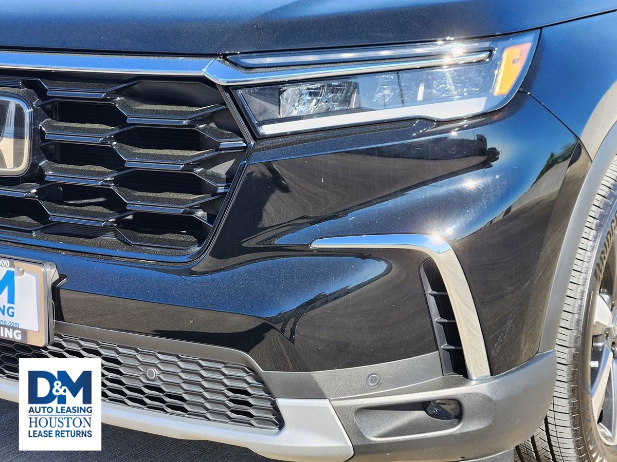 Used 2025 Honda Pilot Touring image 10