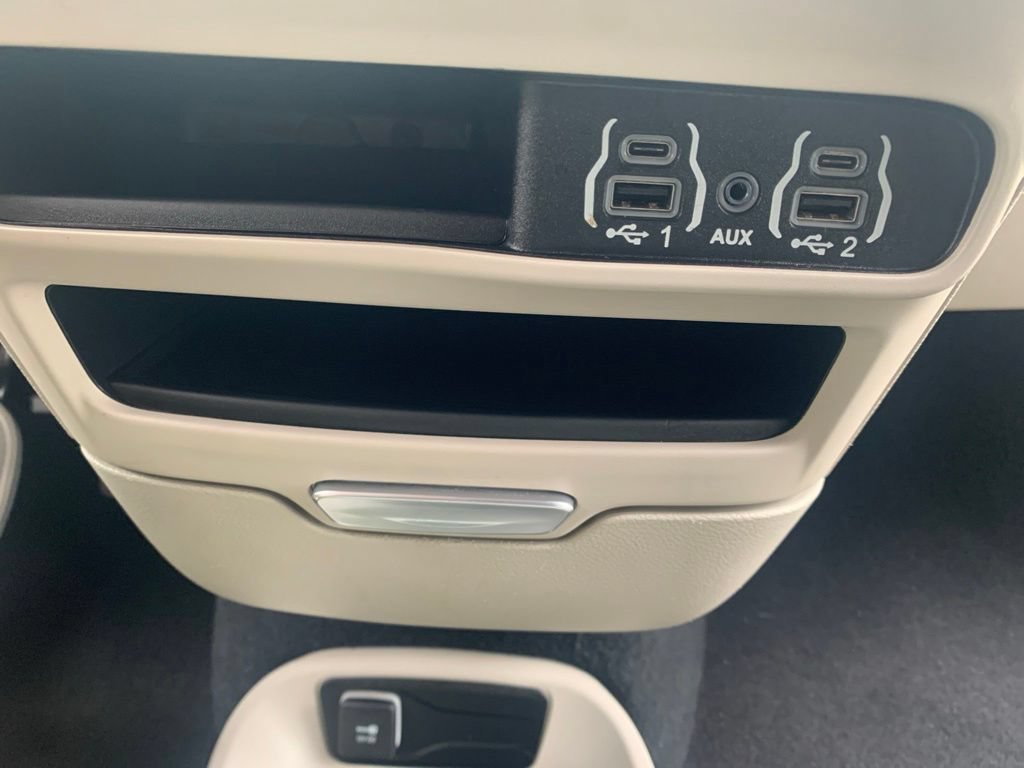 Used 2023 Chrysler Pacifica Touring-L FWD image 25